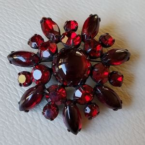 Vtg prong set rhinestone and glass brooch pin